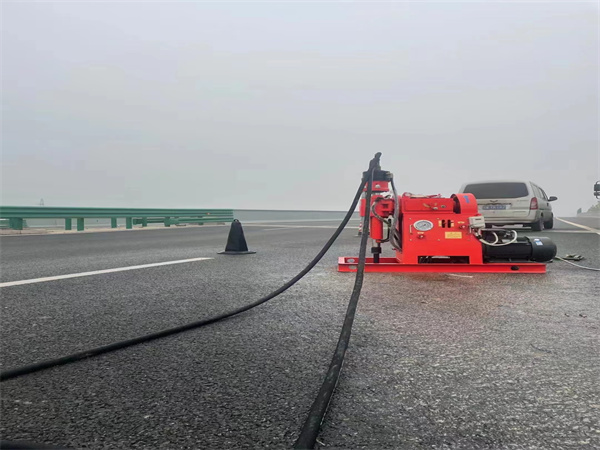 托克逊马路路基路面开裂下沉注浆加固灌浆